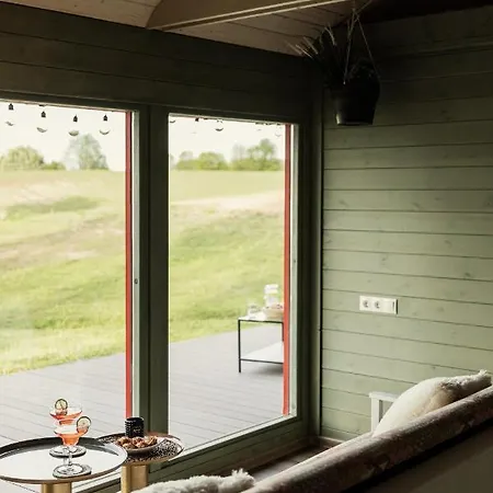 Dragonfly House εiз